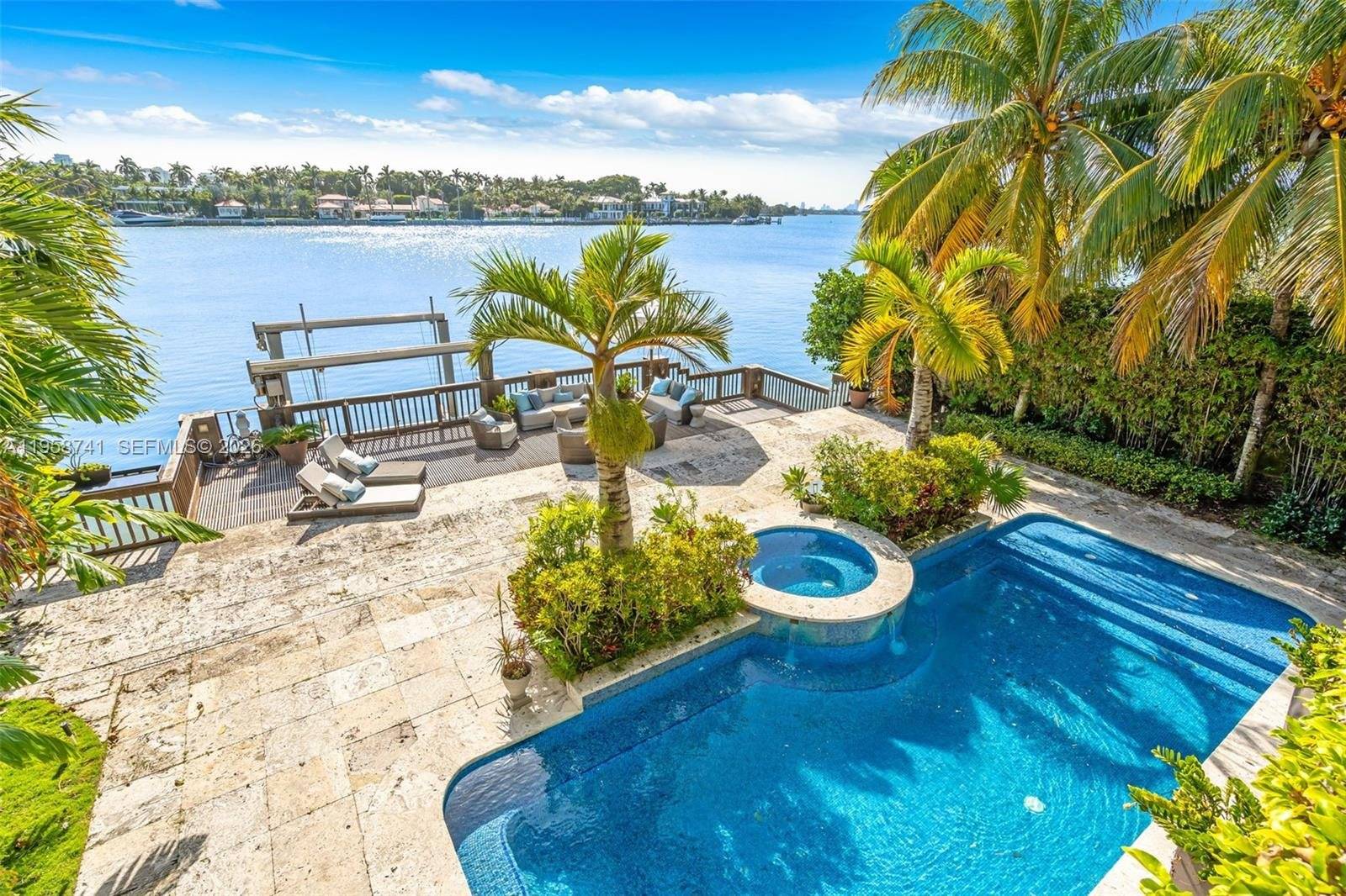 Mediterrane Villa an der Bucht, Bay Drive